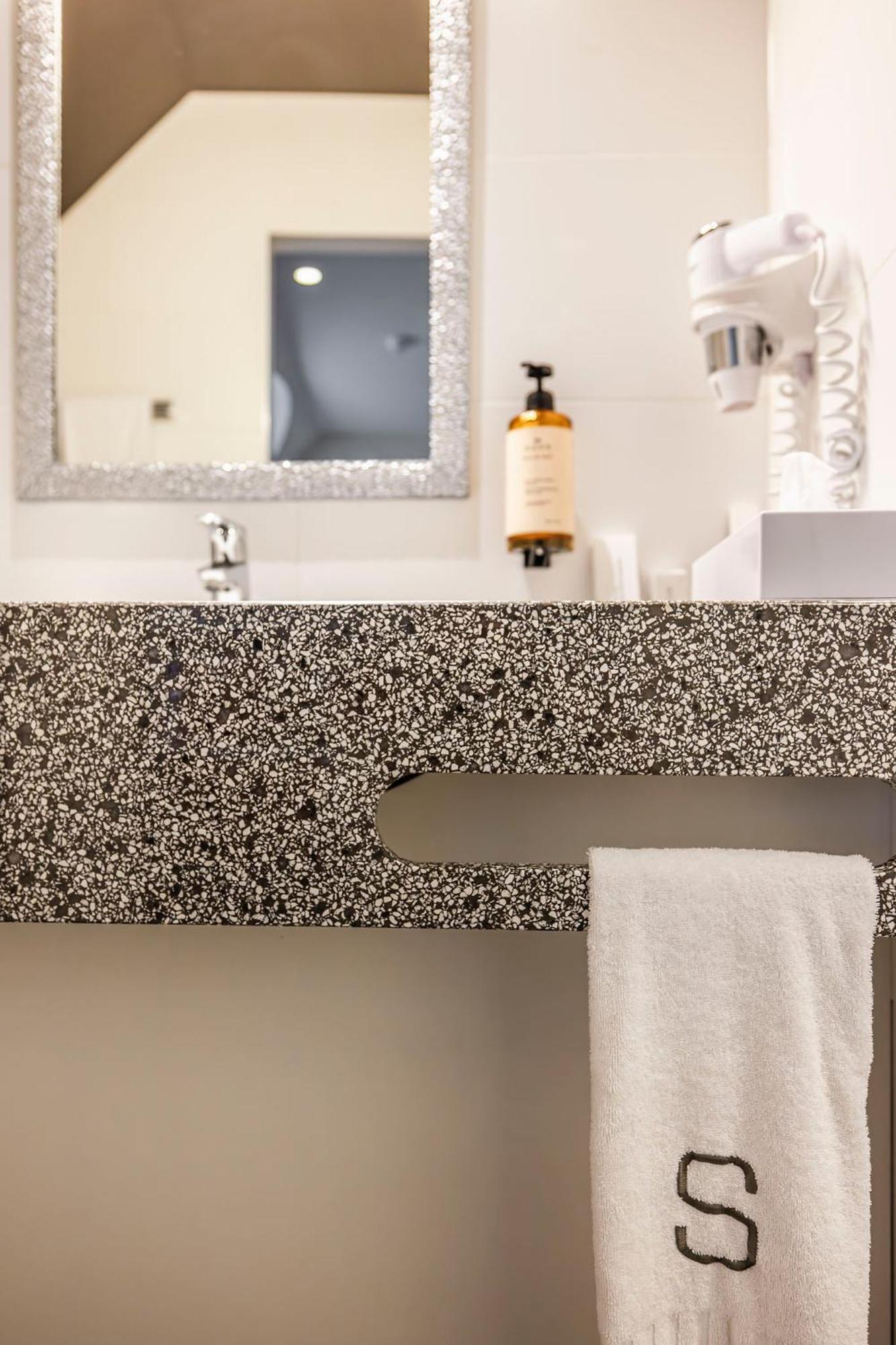 Square Hotel Κόρτρικ Εξωτερικό φωτογραφία