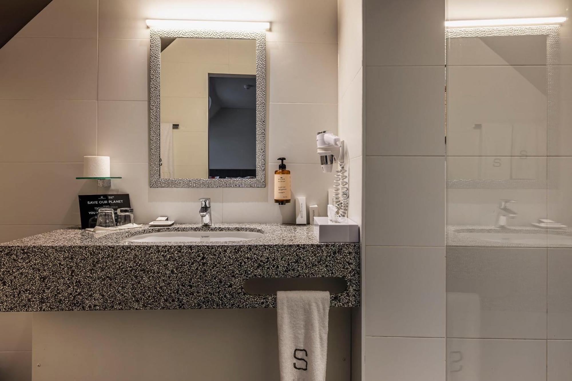 Square Hotel Κόρτρικ Εξωτερικό φωτογραφία