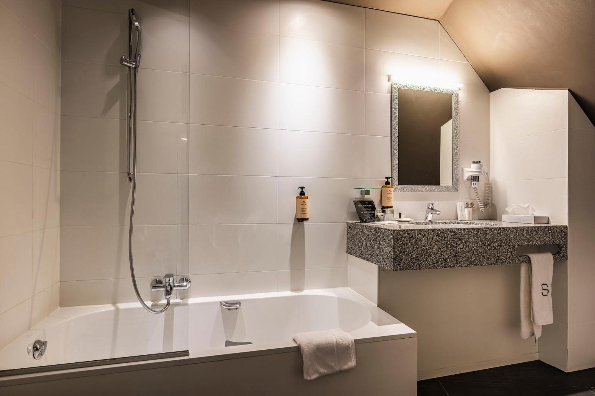 Square Hotel Κόρτρικ Εξωτερικό φωτογραφία