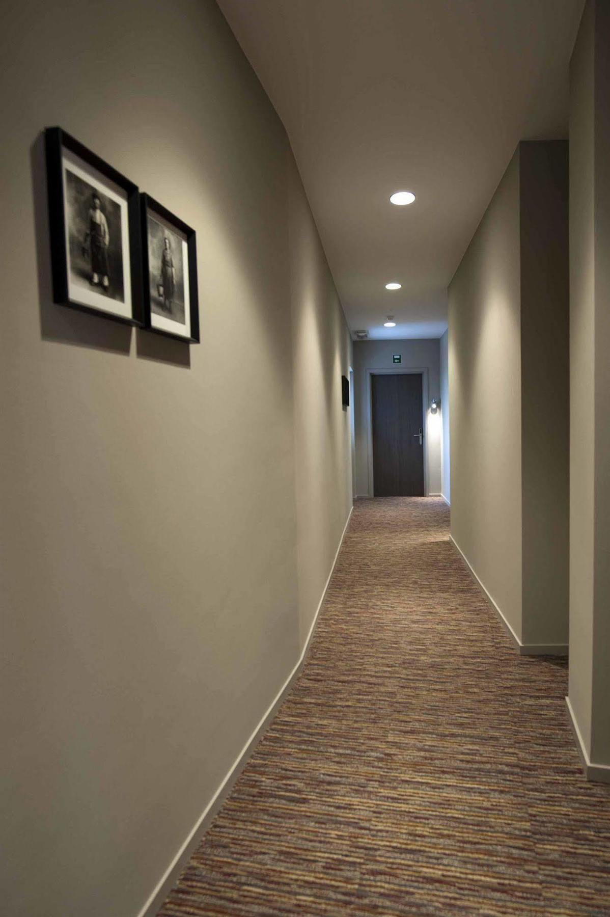 Square Hotel Κόρτρικ Εξωτερικό φωτογραφία